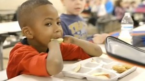 Un enfant de huit ans devient le plus jeune greffé des deux mains