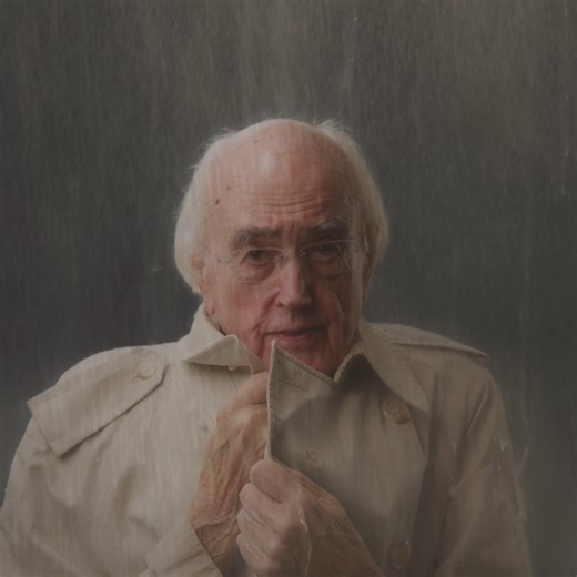 The first #Mackintosh coat was sold in 1823 and since then has come to define classic British style for close to 200 years. 🧥 🇬🇧 Learn more in #Connections with #JamesBurke, on #CuriosityStream! 📺 https://curiosity.tv/0rdfyji | Curiosity Stream