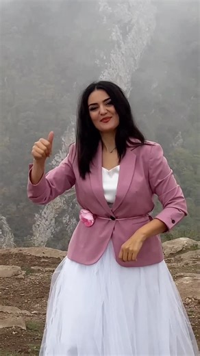 Zəminə Elman 🎙️ on Instagram: "Bizə gəl, ay sonam, bizə🤩 #azerimusic #trend #tebrizmüzik #popuri #toymahnıları #tehranmusic #svadba #ceyranmenimdir #aşiq #yeniklip"