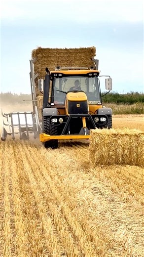 Pro Horizon Farming Videos on Instagram: "Olly in his JCB Fastrac with the Arcusin bale chaser working on a controlled traffic farm chasing bales"