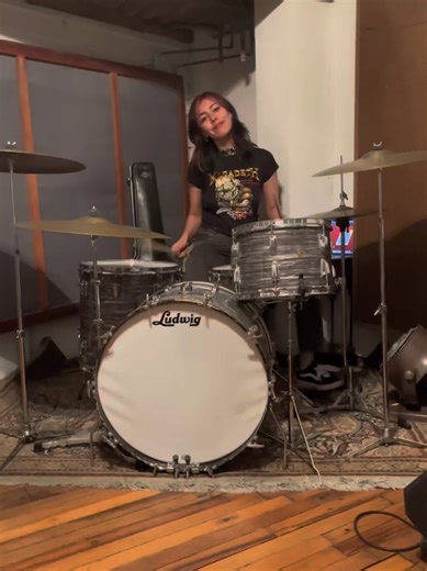 Hello goodbye🖖🏻🥁 #thebeatles #ludwigdrums #fyp #bateristasdetiktok #drummergirl