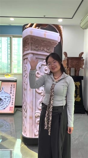 When a traditional cylinder meets LED black technology, the screen comes to life! This mobile LED cylinder screen delivers a 360° immersive visual impact, making it the center of attention wherever it goes. From dragon motifs and dynamic lighting to interactive touch, every interaction is designed to wow the crowd. It’s more than a screen—it’s a mobile "traffic magnet" for your brand. #LEDCylinderScreen #MobileLEDScreen #CreativeDisplay#360Visual #OfflineEventEngagement #TechMarketing #LEDDispla