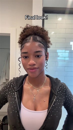 Easy curly hairstyle/tutorial products used: @ecostyle_us gel @Donna’s Recipe edge gel #curlyhair #curlyhairtutorial #curlyhairstyleideas #5minutecurlyhairstyles