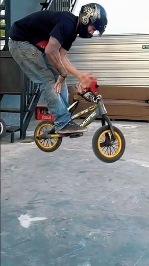 Bunnyhop barspin mini BMX tricks