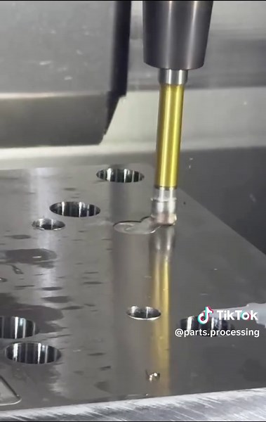 We provide customized service, follow up the customer's drawing and demand production parts, do you have a project need to quote #CNC #cncmachining #milling #turning #fy