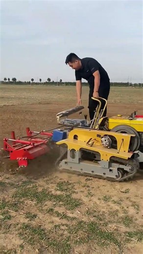 🚜 **Tracked Mini Tractor — Small Machine, Powerful Performance!**