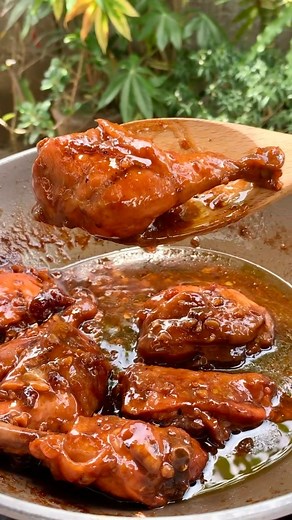 Gawin mo ito sa Manok mapapaUnli Rice ka sa Sobrang Sarap! | Sauce pa lang Ulam na | Easy to Cook! Ingredients: - 1 kilo of chicken - onions 1 whole - garlic 1 whole - Soysauce 1/4 cup - sugar 1/4 cup - calamansi 6 pieces - ketchup 1/2 cup - butter 50g - ground pepper 1/2 tsp For more updates please like our page👇👇 https://www.facebook.com/JennysCookery/ Subscribe us on Youtube Channel🙏 https://youtube.com/channel/UCaEumiwbkjgz-OYtZ0y6TfQ MUSIC BY: TROPA VIBES🎶🎵 | Jenny's Cookery