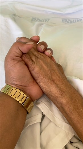 Pehee pe eau teu to’a Vaikoloa ka oku ikai mate au he ofa atu koloa pe neta kilisimasi folau aa koe faeee kuo ke hela koe ia 😭😭😭😭😭 | Taufa Vea Selupe