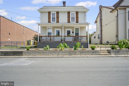 104 N Locust St, Palmyra, PA 17078 - MLS PALN2025512 - Coldwell Banker