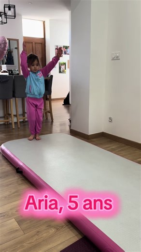 Gymnastique pour les enfants : Aria, 5 ans