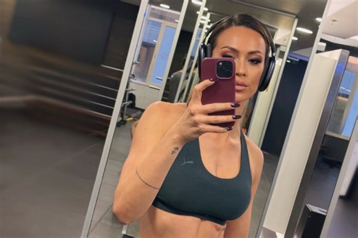 ZALUDELA NAVIJAČE: Dora Panteli se skinula i napravila haos na Instagramu! (FOTO)