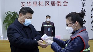 Chinese president makes public appearance wearing mask