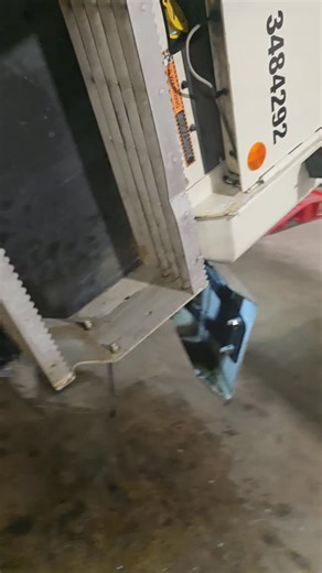 Alexander Allendejr on Instagram: "When it comes to Heavy Duty Diesel the smallest thing can down your truck or not have you pass a Simple DOT Inspection. If your windshield squirters do not work your truck has failed and technically should not be on the road. CDL Trucks take alot to be safe on the road. #cdlholders #dot #mobile #mechanic #tampabaymobilemechanic #Tampa #Orlando #dieselpower #garbagetrucks"