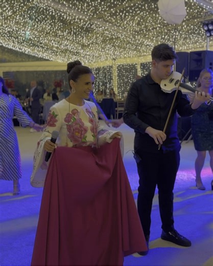 #fyp #music #foryou #fypage #misiuneatiktok #foryoupage #nunta #muzica #sarba #zinaghitulescu #alexandruiordache @ZINA GHITULESCU BAND @Zina Ghitulescu