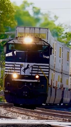 NS SD70ACe 1001 leads NS 28R-09 at Thomasville, NC 04/09/2026 #train #railroad #railway