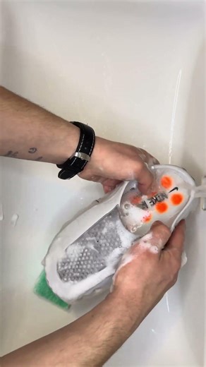 Nike Mind 001 cleaning test 😬