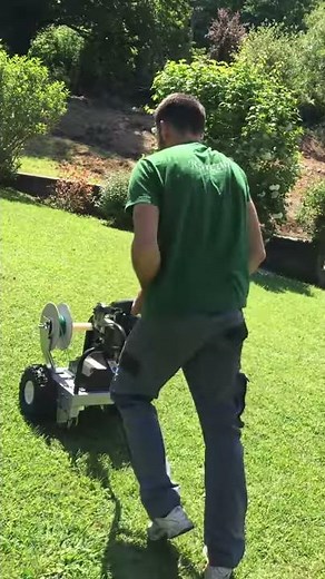 Fixation du câble périmètrique au sol pour robot tondeuse