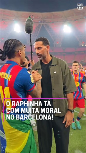 O HOMEM MANDA EM BARCELONA! 🇧🇷🤝🏴󠁧󠁢󠁥󠁮󠁧󠁿 Nada ruim receber um reconhecimento desses da lenda Rio Ferdinand! 👏 Raphinha é o melhor jogador do Barcelona no momento? 👀🔵🔴 #MFM #SupercopaDaEspanha Crédito: Barcelona | TNT Sports Brasil