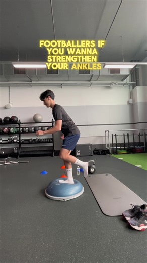 Improve balance and coordination with these exercises💪 #football #footballers #soccer #gym #gymtok #balance #proprioception #fyp