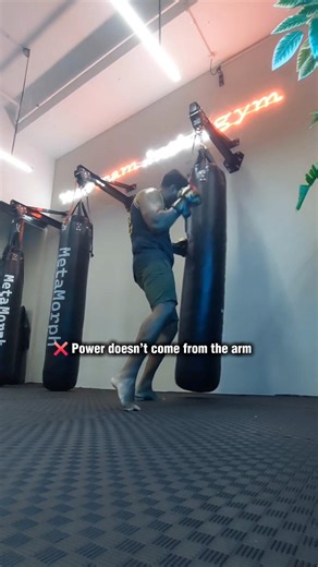 ❌ Left Hook Power Isn’t From the Arm | Muay Thai Core Rotation #MuayThai #LeftHook #FightTechnique