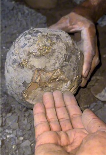 Explore Underground Mining in Minecraft: A Guide