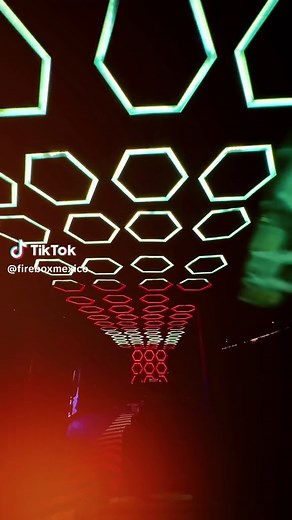 Iluminación Profesional en Antro de Cd. Juarez | Diseño de Hexágonos LED