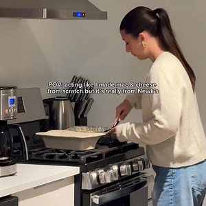 Five Cheese Mac is always a crowd pleaser! 🧀 Fast, fresh, and ready to go. Order now! 🎉 | Newk's Eatery