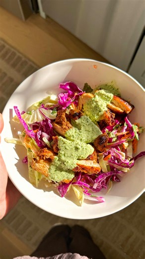 Cailee Fischer on Instagram: "this dinner 1000% made the repeat list 🤤 recipe below 👇🏻 @bloomsupps #BloomPartner #healthydinnerrecipe #healthydinneridea #weeknightdinner peruvian chicken with green sauce & veggie slaw For the chicken marinade: 1.5 lbs boneless skinless chicken thighs (or breasts if you prefer) 1 tbsp olive oil 2 tbsp soy sauce juice of 1/2 lime 4 cloves garlic, minced 1 tbsp paprika 1 tsp cumin 1 tsp oregano 1 tsp salt ½ tsp black pepper ½ tsp chili powder For the green sauce