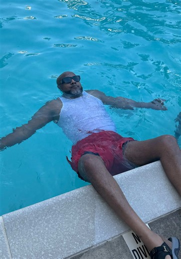 **First time in a pool since injury** Growing up, I didn't understand what a pool lift was or even seen one used. For first time, Para Swimers, I would recommend closed toe water shoes and some sort of knee cover (the wall and floor sometimes have rough texture) Pool lifts are typically installed near the pool and are designed to lift an individual in a wheelchair or with mobility impairments from the deck level to the water level, or vice versa. #disable #poollife #adaptiveequipment #blackdisab