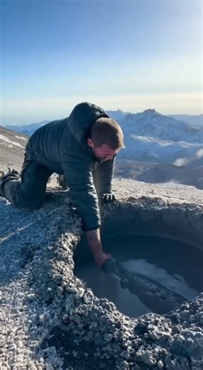 🌋 Terrifying! Unbelievable man grabs ULTIMATE summit monster NOW! Shocking heat! #volcano
