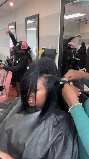 1.4M views · 25K reactions | BROOKLYN BOB” ‍♀️#signaturebob #brooklynbob #bobslayer #sewin #blendin #blend #phillyhairstylist #WeaveCap #quickweave #curl #curls #thermalcurls #phillyHair #healthyhair #goodhairday #goodhair #healthhairjourney #blackgirlmagic #trim #highlights #LowLights #color #ponytails #messybraid #bluntcut #bob #bobbin #Stylesbyejay #merakihairloft | Erica Jones Foster | Facebook