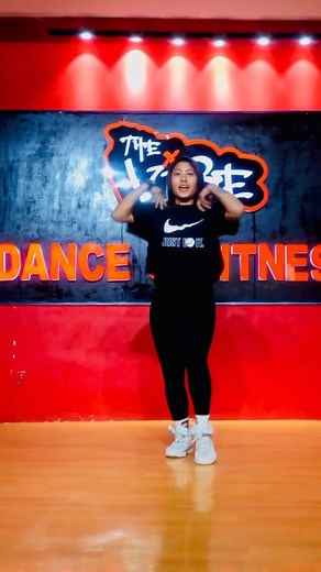 Waacking dance basic steps @sov_sangitarana Merry Christmas to all #waacking #waackingdance #waackingclass #merrychristmas #arianagrande #kellyclarkson #santacantyouhearme #sovsangitarana #thevibednf | The Vibe DNF Studio