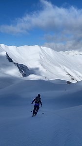 6.7K views · 153 reactions | Ce matin, le téléski Crêtes au dessus de Bécoin était fermé alors on a décidé de faire la montée à pieds  On en a profité pour faire une marche d'approche pour monter un petit col. Une fois arrrivés en haut, on s’est lancés dans cette vallée profonde avant de rejoindre les couloirs un peu plus plus loin ⛷️ On a l'impression de skier dans un désert totalement immaculé ❄️ | UCPA | Facebook