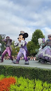 171K views · 14K reactions | Mickey Mouse and dancers perform in the Mickey’s Halloween Parade show stop at Disneyland Paris! Fireworks also can be seen shooting around them. #disneylandparis #disneyparade #dlp #mickeymouse #disneyparade #disneyhalloween #dlrp #disneyshow #mickey | Mousesteps | Facebook