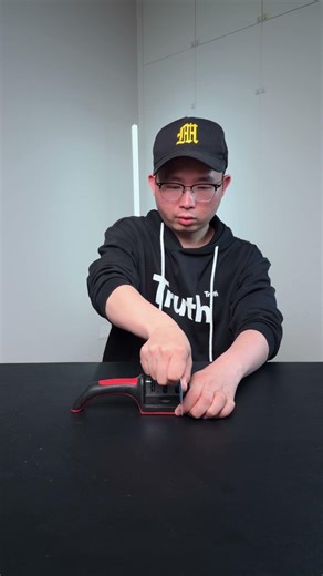 Bank card turned into a sharp kitchen knife?