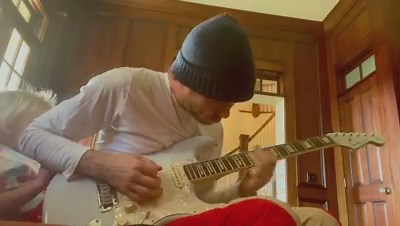 Playing for an audience of one.... wait for it😊 | Kenny Wayne Shepherd