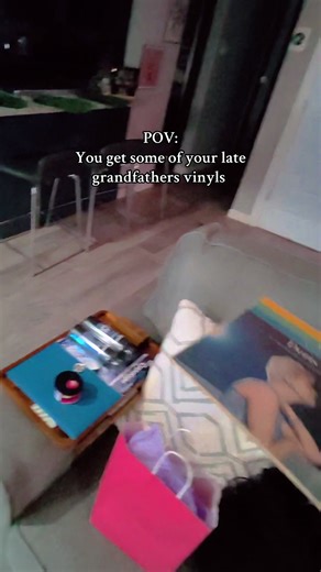 Got Patsy Cline on the record player tonight. 👏