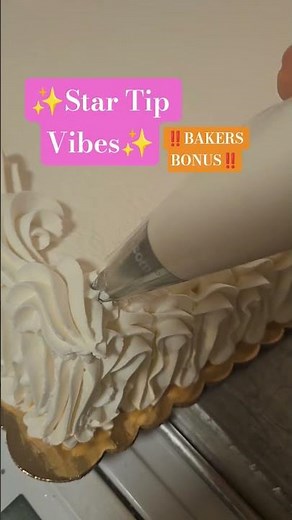 ‼️BAKERS BONUS‼️ I use a star tip to do the sides of sheet cakes 98.9% of the time! #startip #cake