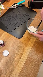 306K views · 2.2K reactions | Remplissage du tapis décor pour buche et notamment notre buche Octobre rose #rubanrose  Un petit like , un ❤️, un commentaire ou un partage… ça prend une seconde, mais ça m’aide énormément ✨ | La Petite Cuisine de Steph - Conseillère Guy Demarle | Facebook