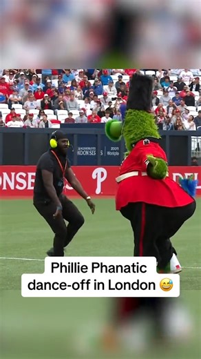 Phillie Phanatic gets everyone to dance 🕺 (h/t @mlb, @espn) | CBS Sports HQ