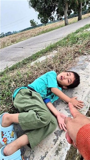Poor Baim passed out in an awkward spot #trendingshorts