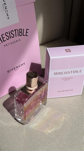 Lucia Harguintegui on Instagram: "Irresistible entra en su era más gourmand. El nuevo Irresistible Eau de Parfum Nectar celebra el placer sin disculpas, y ya está disponible en @parfumerie con regalos! 🌸 #Irresistible #givenchyfragrance"