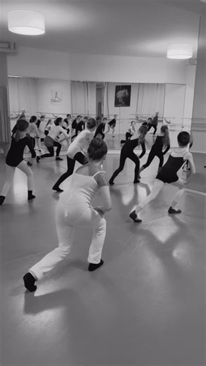 Ballet For Everyone on Instagram: "💫Modern Ballet 💫 💫In this class, children explore the fundamentals of modern dance through simple exercises and short choreographies. 💫We encourage creativity, self-expression, and freedom of movement, allowing each child to connect with the music in their own way. . . . . #balletforeveryone #modernballetkids #kidsdanceclass #creativekids #movementandmusic #danceforkids #zurichkids #childrensdance #expressyourself #tanzzurich"