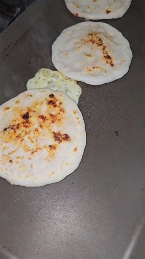 1.7K views · 14 reactions | Pupusas de pollo mi receta | El Salvador en un Minuto Recetas | Facebook