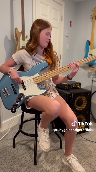I Want You Back by The Jackson 5 🎸💃🪩 This such a fun song, its hard not to move and groove in my seat! 🤩 I’m playing my @Fender jazz bass Big Blue through my awesome @Markbass Amps ⛱️⛵️🌻🪩🤩🏖️🦋🐳🌊 - - - - - - - - - - - #markbassamps #scottsbasslessons #fenderjazzbass #bassplayer #bassplayunited #basslove #basslife #instabass #instaofbass #bassgram #bassguitarnation #basspractice #basslines #notreble #funkbass #bassistsofinstagram #baixistas #basspractice #weplaybass #bassist #oneminuteba