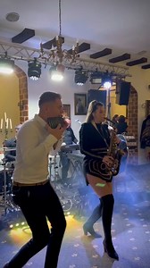 🇷🇴Când folclorul se întâlnește cu ritmuri moderne 🥁🤘 🎶 #folclormodern #muzicalive #evenimente #nunta #traditieromaneasca #petrecere #dans #muzicaautentica #formatielive #romanianvibes @faniactivi 🎶🫶🏻 | RD Orchestra