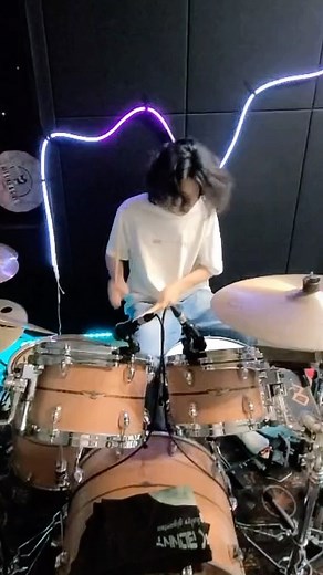 คนบ้า #ตีกลอง 😜👽 I’m #alien #drums #improvisation #improvise #improvisedmusic #ตีกลอง #มือกลอง #drumsolo #drumgroove #drummer #drumcam #cover #drumlife #instadrummer #instadrum #totzilladrum #totzilla #meinl #meinlfamily #drum #drumgroove #drumsticks #thai #musician #meinlcymbals #maddrummerr #wierdodrummer #meinl #meinlfamily #meinlcymbals | TotzillaDrum