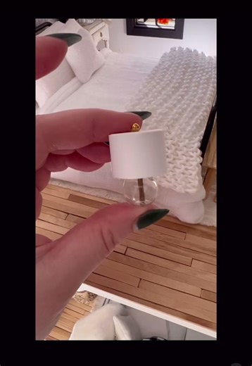 Crea una lámpara miniatura para tu casa de muñecas