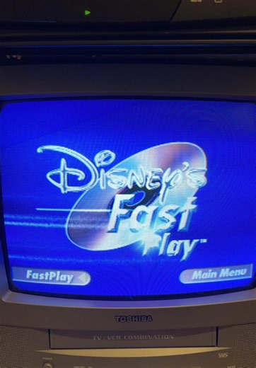 ⏩📀 Disney Fast Play – Intro DVD (2000s) De The Walt Disney Company. La pantalla que aparecía nada más meter el DVD: “Disney Fast Play”… y si no tocabas nada, la peli empezaba sola. Principios de los 2000. Sin menús. Sin elegir nada. Directo a la película. Un detalle pequeño… que todos recordamos. #DisneyFastPlay #DVD #Disney #2000s #Nostalgia 📀⏩
