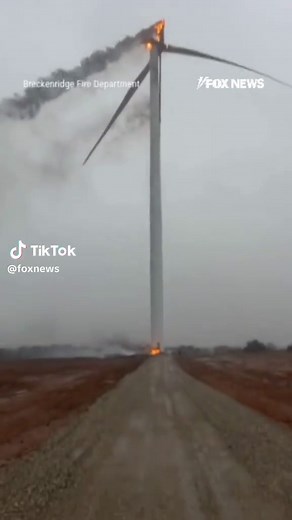 Texas Wind Turbine Catches Fire After Lightning Strike